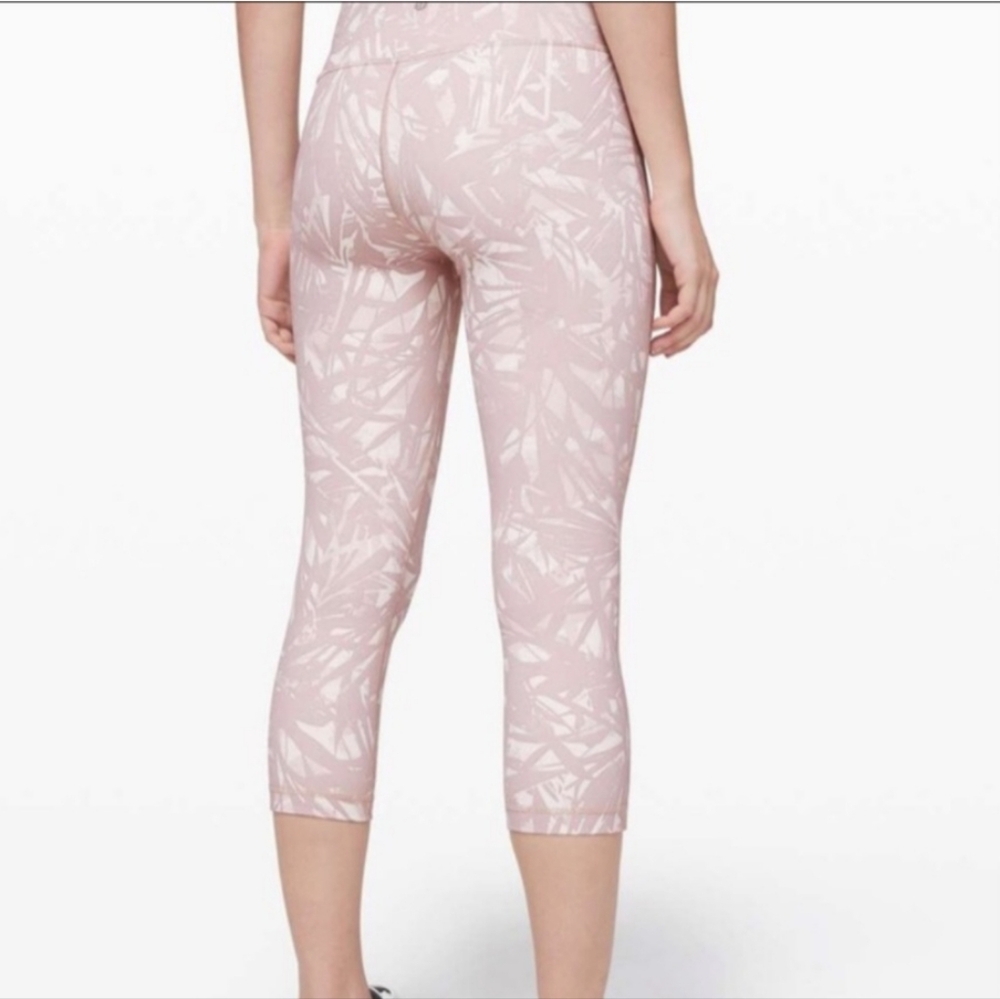 Lululemon High Rise Wunder Under Capris 8 - Picture 10 of 11